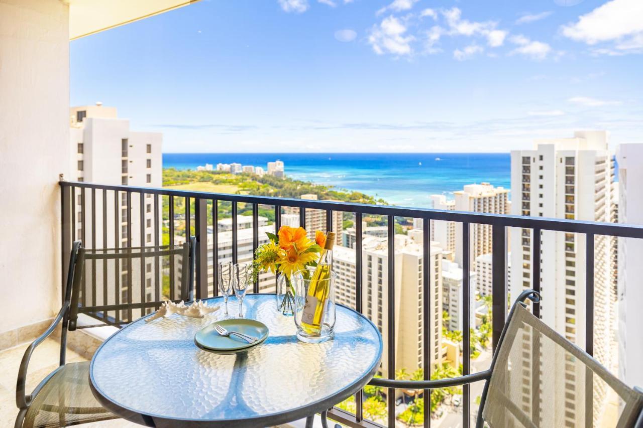 Upscale Penthouse With Ocean Views - Free Parking Appartement Honolulu Buitenkant foto