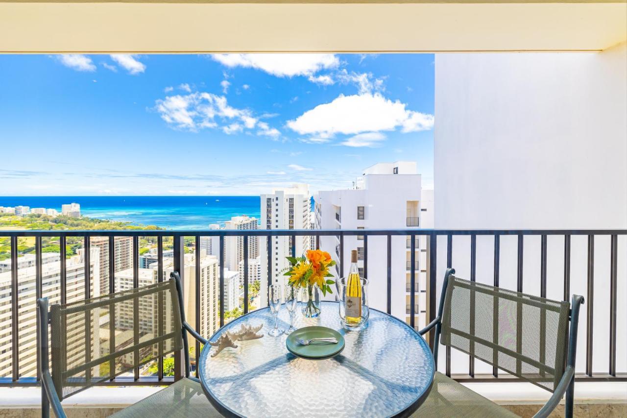 Upscale Penthouse With Ocean Views - Free Parking Appartement Honolulu Buitenkant foto