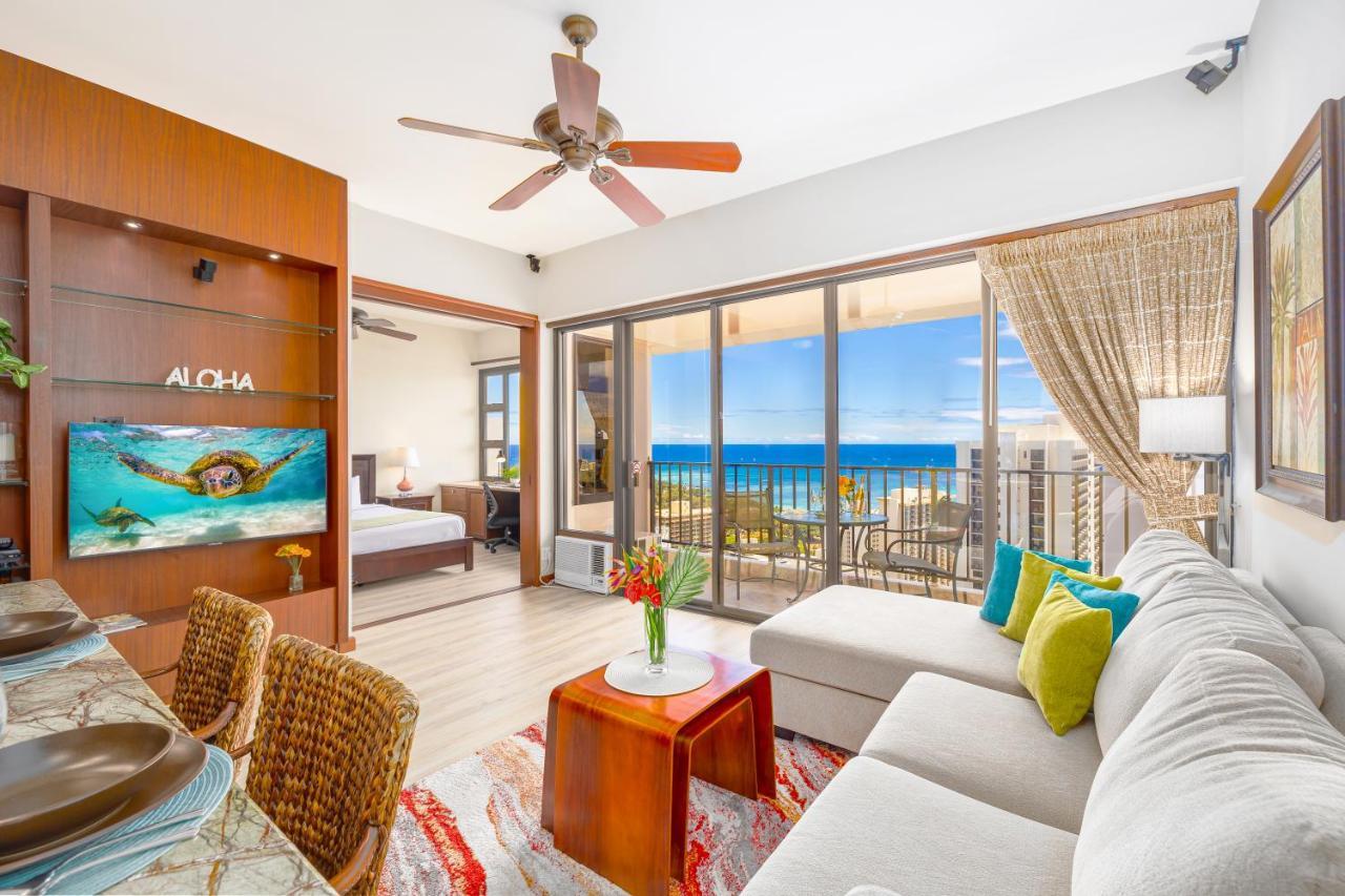 Upscale Penthouse With Ocean Views - Free Parking Appartement Honolulu Buitenkant foto
