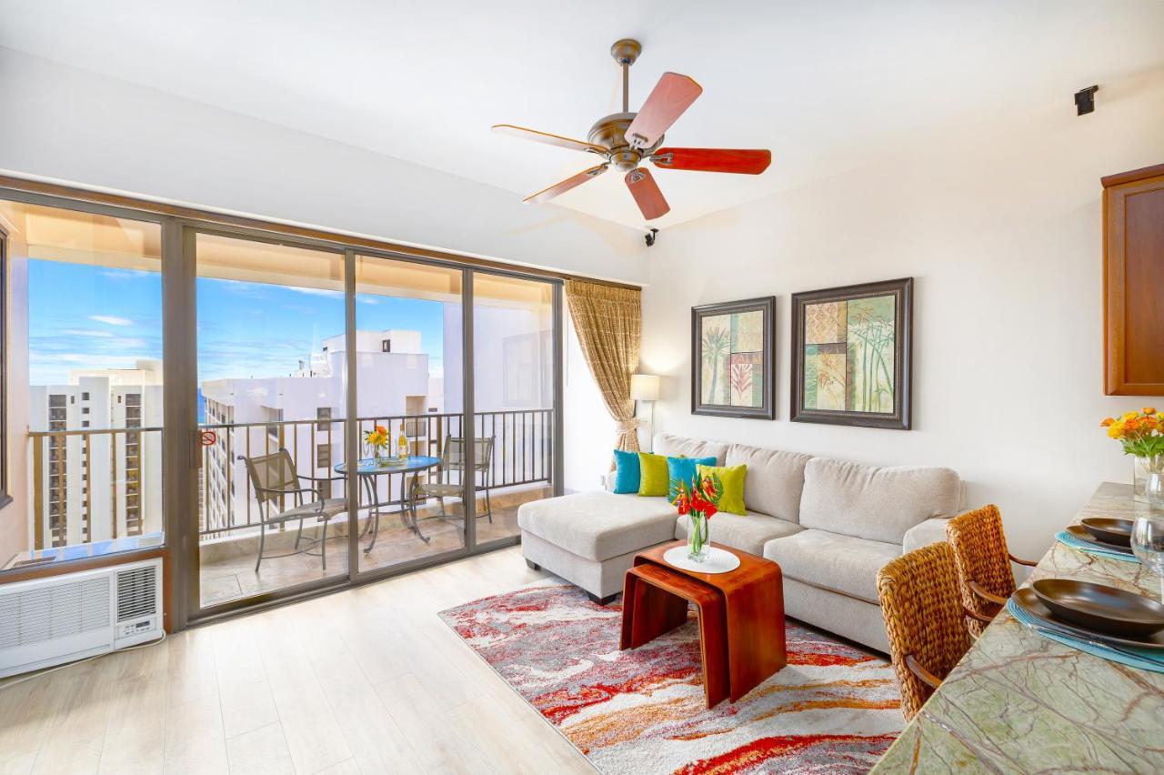 Upscale Penthouse With Ocean Views - Free Parking Appartement Honolulu Buitenkant foto