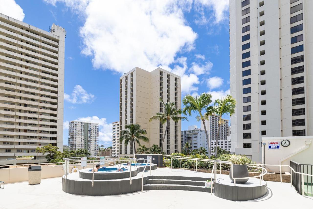 Upscale Penthouse With Ocean Views - Free Parking Appartement Honolulu Buitenkant foto