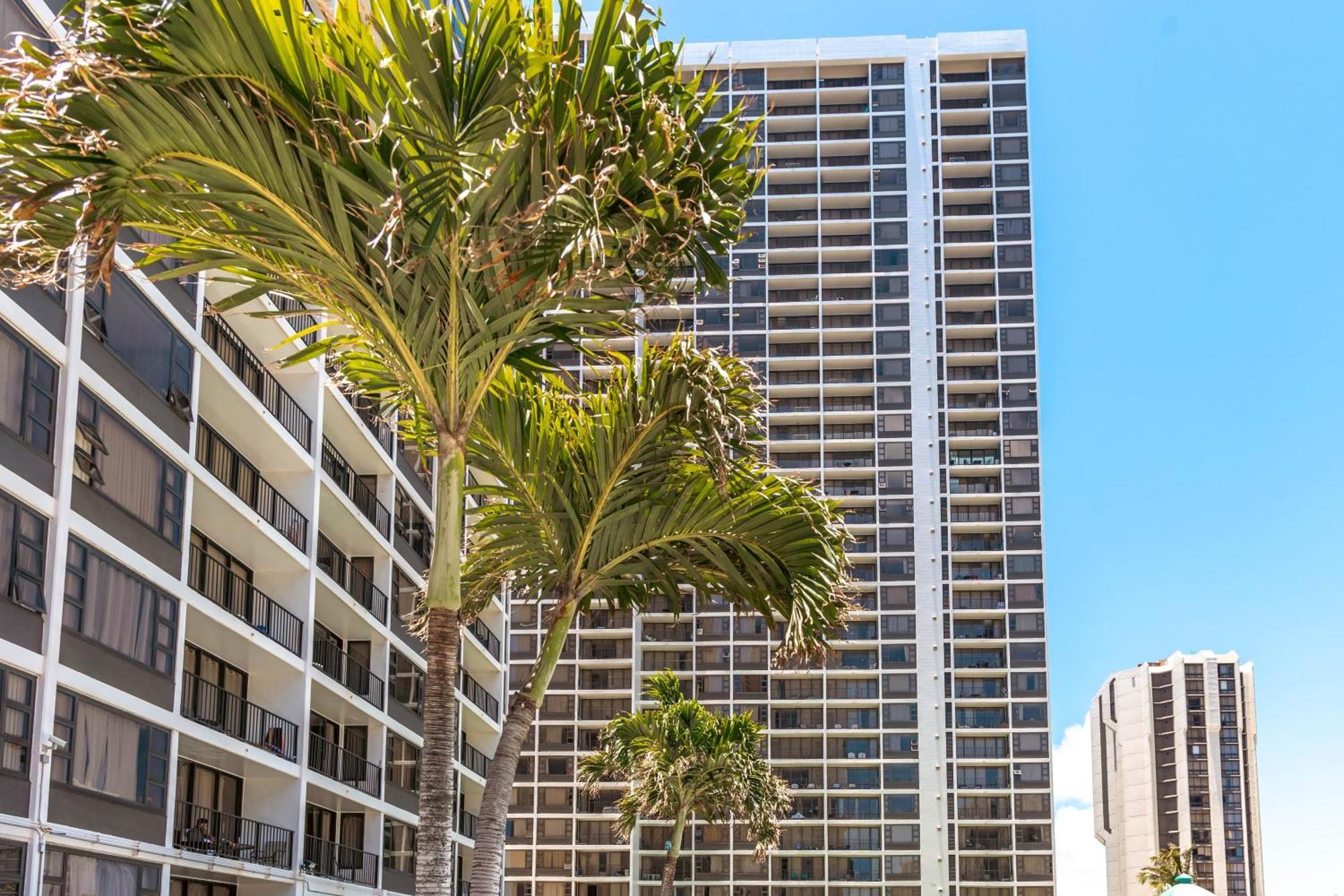 Upscale Penthouse With Ocean Views - Free Parking Appartement Honolulu Buitenkant foto