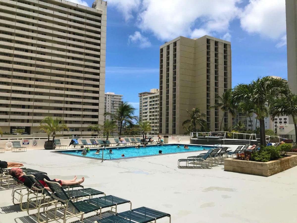 Upscale Penthouse With Ocean Views - Free Parking Appartement Honolulu Buitenkant foto